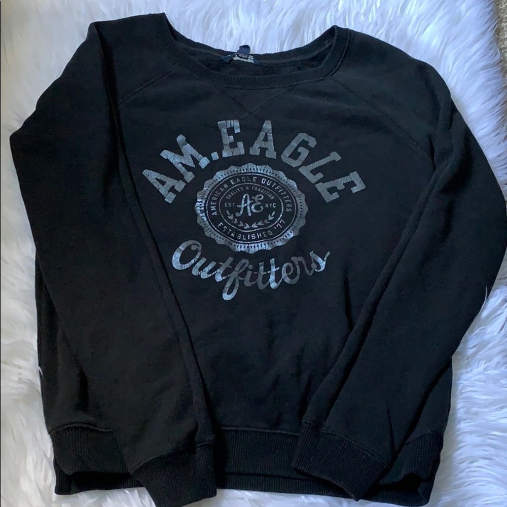 ✨ AEO black crewneck